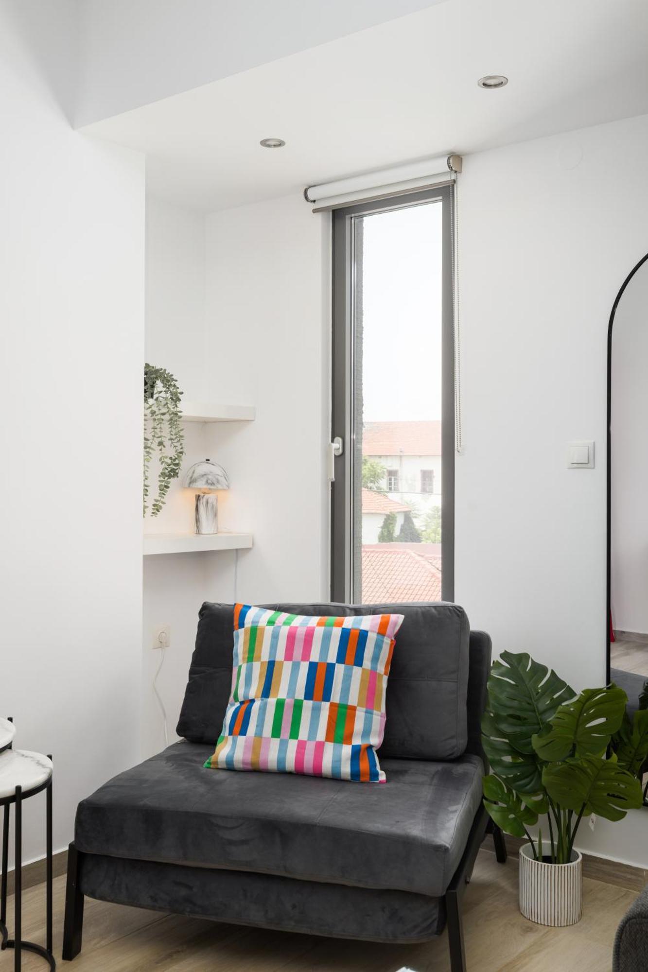 Apartment Superstudio Pop Art With Free Parking Space By Binobi!